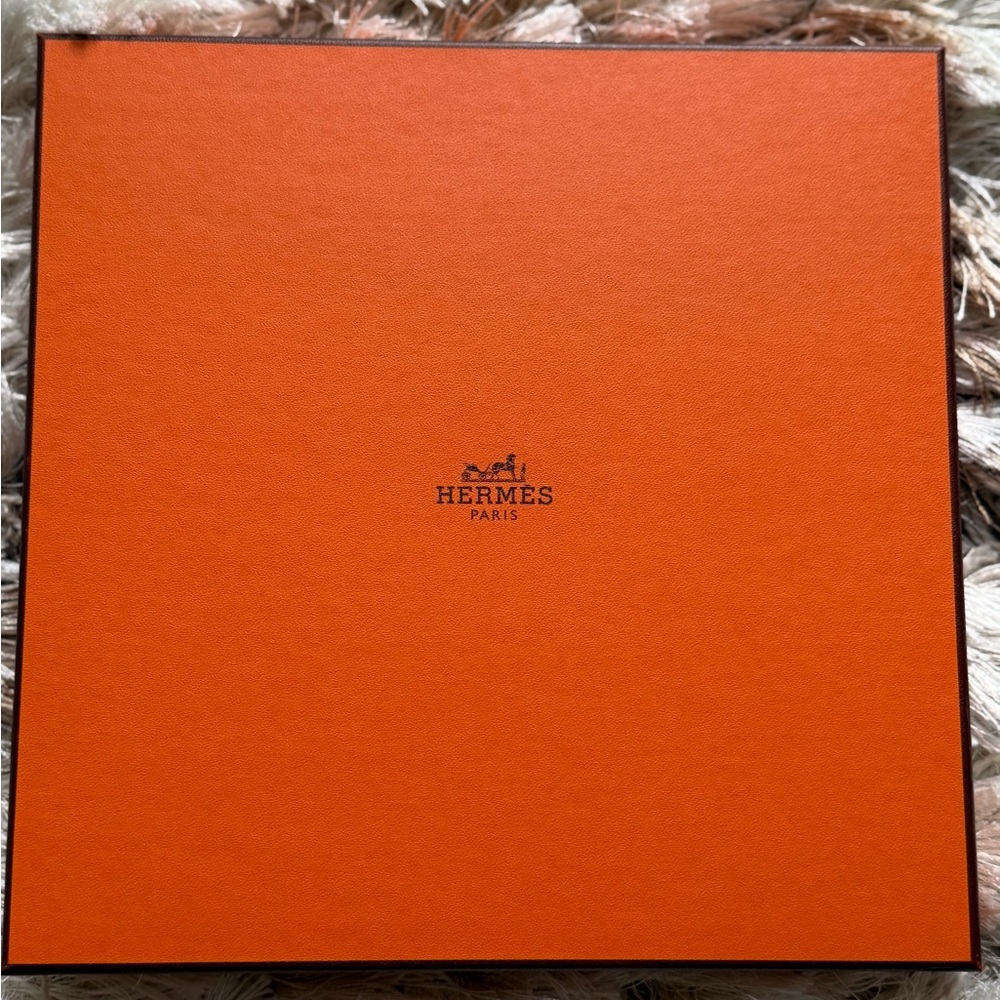 Hermès Brand New Authentic 90 100% Silk Scarf - Picture 9 of 9